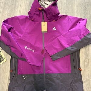$500 Nike ACG Gore-Tex Misery Ridge Jacket Men's Medium Purple Berry FV8641-505